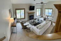 3 bed/3.5 bath Fish Creek condo that sleeps 10; walking distance to beach/parks