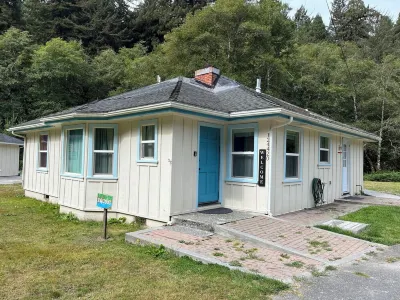 Heart of the Redwoods EQUONI Cottage w/ Sauna Hotels near Redwood National and State Parks