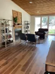 Cozy home, sweeping views, minutes from biking, hiking, fishing, rafting. Shafer Butte Lookout US 366, ID 32 주변 호텔