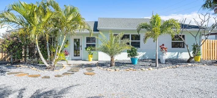 Oasis House: Heated Pool & Spa 300ft Walk to Beach Ξενοδοχεία στην πόλη Cocoa Beach