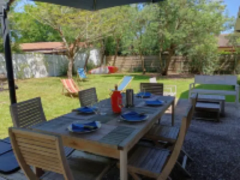 Beautiful fully renovated villa, cycle track 50 m'away, beach 2 mins away, 4 bedrooms.