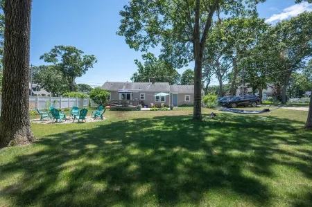 Family Beach House in Onset - walk to beaches