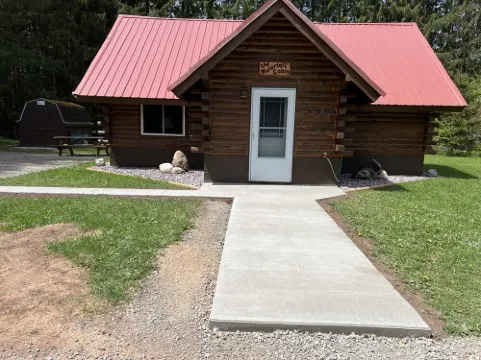 Waterfall Cabin - Pictured Rocks Lodging