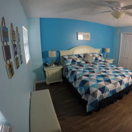 Ocean view condo with balcony/marina view