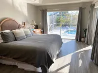 Beautiful waterfront home, pool & new interior on canal! Hotels near Circle K