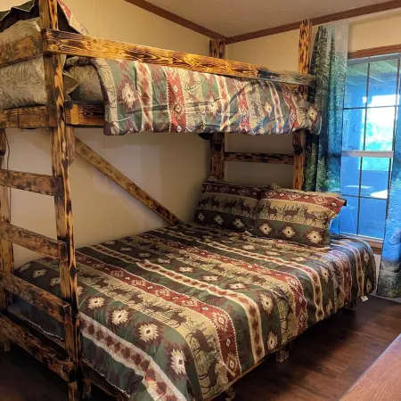 The Bears Den is a quiet cabin 30 miles from Gatlinburg and Pigeon Forge, TN.