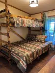 The Bears Den is a quiet cabin 30 miles from Gatlinburg and Pigeon Forge, TN.