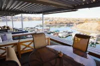 On the Water in Havasu. 2 Beds.