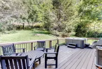 Cozy Cabin-WiFi, Game Room, Mountain Views, Hot Tub Fully Stocked, Pet Friendly!