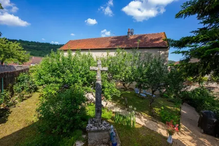 Le P'tit Pichot Charming Cottage in little wine village 8kms from Beaune