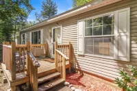 Charming Family Friendly Cottage Near Torch Lake Hotels in Clearwater Township