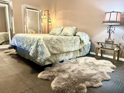 Stunning and Luxurious Riverfront Home for 6 with Two King Beds. Pet Friendly! Hotel a Hamilton Branch