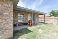 Cozy Casa a 3 bedroom house with all the necessities in Lubbock near Texas Tech 선더 존 파밀리 펀 (프레비슬리 데이브즈 니드 4 스피드) 주변 호텔