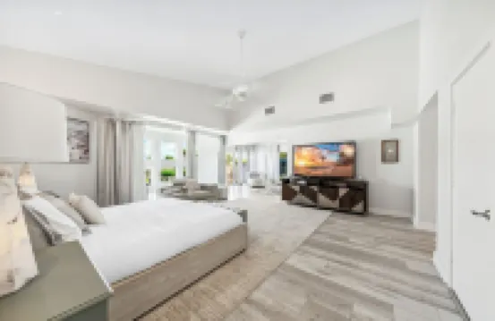 Amazing Waterfront Home with Generous Outdoor Space in Seven Isles/Las Olas