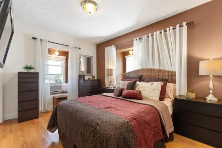 Stunning 1 BR-Apt-Oceanview to Revere Beach -3 Train Stop Boston Logan Airport