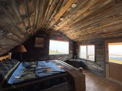 Rustic cabin high in the mountains close to Yellowstone, Tetons and Jackson Hole