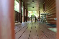 Lovely Devils Lake Cabin Baraboo Dells Huge Yard Best Location!