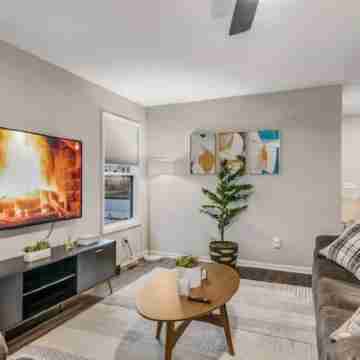 Traveling worker-ready Transitional Modern Home! Others