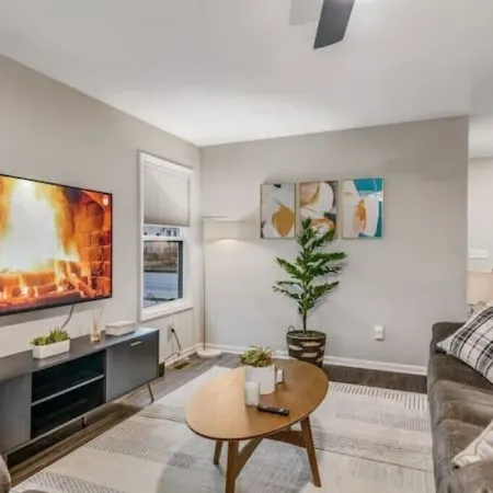 Traveling worker-ready Transitional Modern Home!