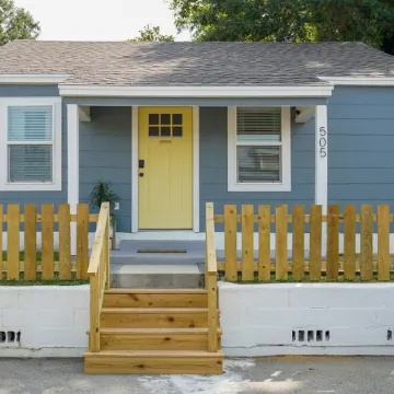 Cottage Row: Leontyne