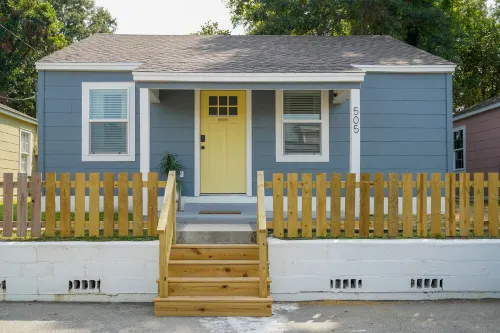 Cottage Row: Leontyne