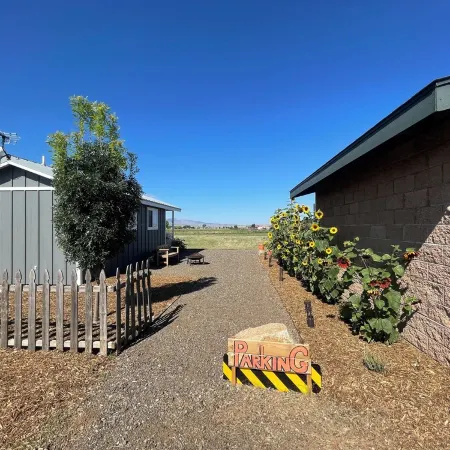 Adorable Tiny house on small farm, fresh eggs and seasonal produce daily .
