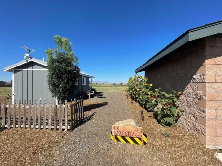 Adorable Tiny house on small farm, fresh eggs and seasonal produce daily .