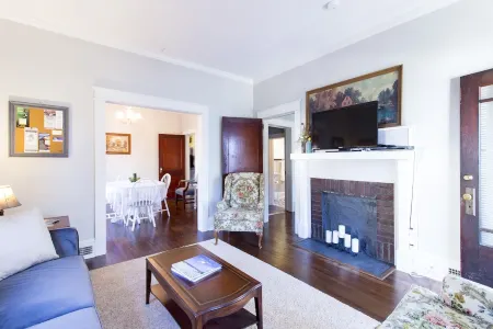 Bradley Cottage in the heart of "Mayberry"