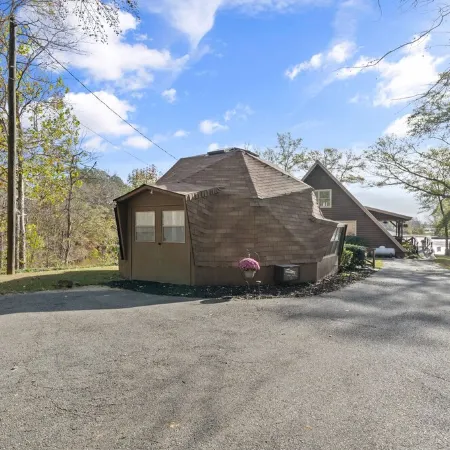 Sleeps 10, + Igloo Guest House, 7 Kayaks, 2 Paddleboards. John Boat, + More!