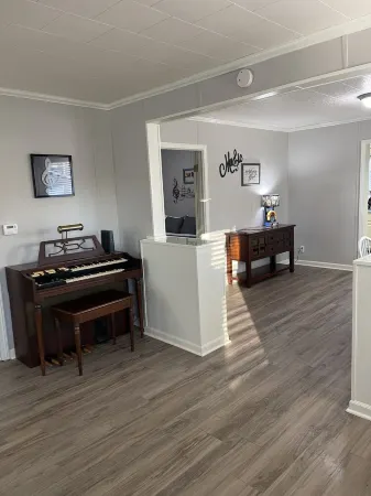 Jackson House; Pets Welcome Отели в г. Литчфилд