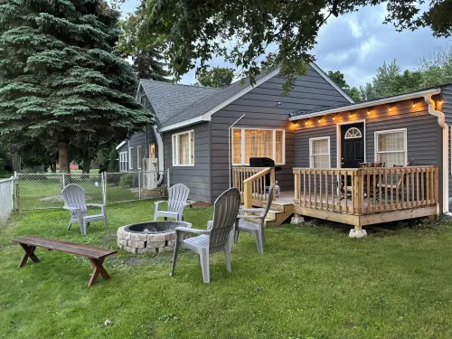 Stay Now on the GOTL Strip! Across from Eddie's Grill, Steps from Multiple Bars