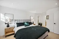 NEW Lux Bellevue 2BD 2BA Condo - Free Parking