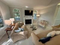 Peaceful 3 bedroom oasis home close to tennis and shopping Hotels in Seabrook Island