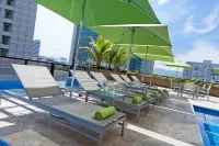 Renaissance Caracas la Castellana Hotel - piscina