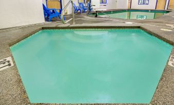 Days Inn & Suites by Wyndham Gresham
