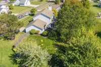 Dwntown Westfield Gem: Sleeps 17 with 6-Car Parking