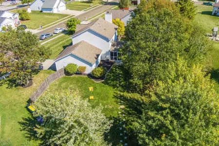 Dwntown Westfield Gem: Sleeps 17 with 6-Car Parking