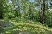 Private guest suite- Sleep & Bike, UPDATED!