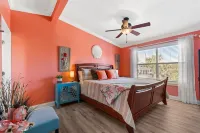 King Suite, Hot Tub, Pool, BBQ Grill, Bikes, Patio, EV Charger, 600 ft 2 Beach!
