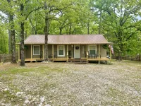 “Comfy Cozy Rental Cabin” Just Minutes from the North End of Lake Quachita.