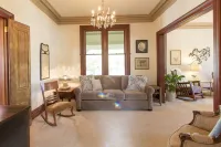 Historic Downtown House and Pool in Paso Robles Wine Country