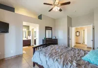 Las Vegas Retreat with RV/Boat Parking Hotels in der Nähe von Nevada State College