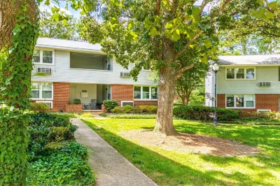 Comfortable and Quiet Condo near the Village and NC State Hotels in 