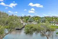 Walk to the beach, shopping, restaurants, and more!! ❤️💛💚