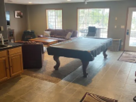 7 Bedroom Spacious Lead Home with Game Room and Hot Tub Hotels in Lead