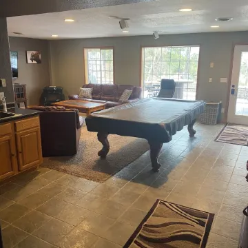 7 Bedroom Spacious Lead Home with Game Room and Hot Tub