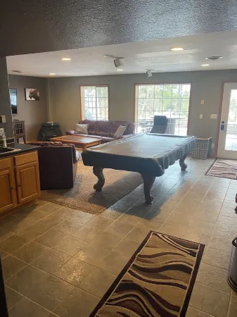 7 Bedroom Spacious Lead Home with Game Room and Hot Tub