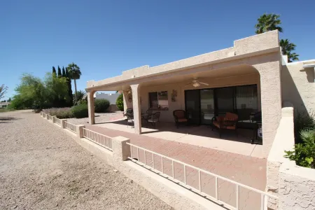 Camelot Golf Course - Comfortable 2 bedroom Отели рядом с достопримечательностью «Commemorative Air Force Museum»