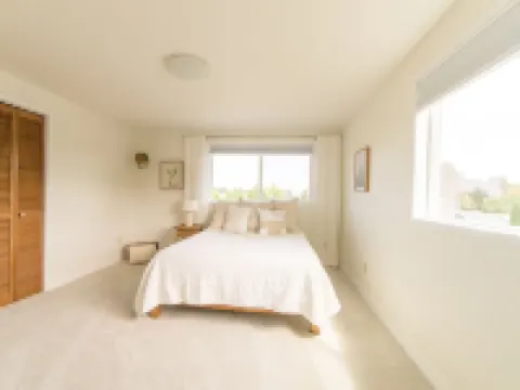 "The Langley House", walk to downtown, newly remodeled, family friendly! Hotels in Langley