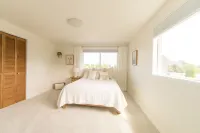 "The Langley House", walk to downtown, newly remodeled, family friendly!